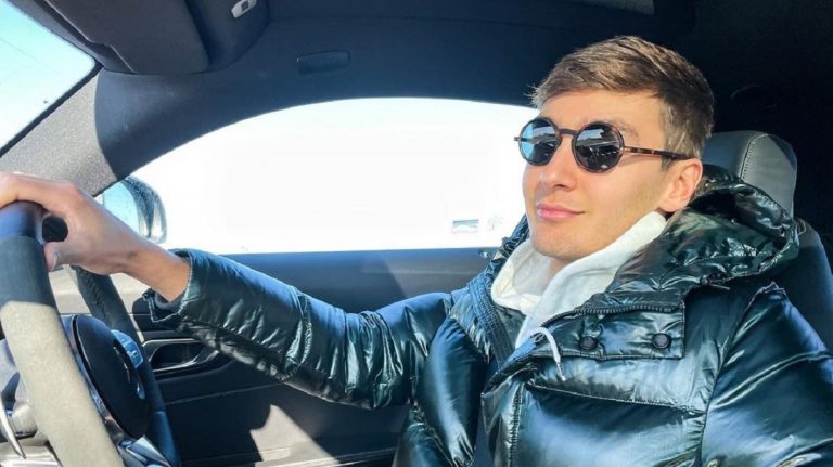 A fiatal F1-es sztár szemből is megmutatta a Mercedesét: brutális!