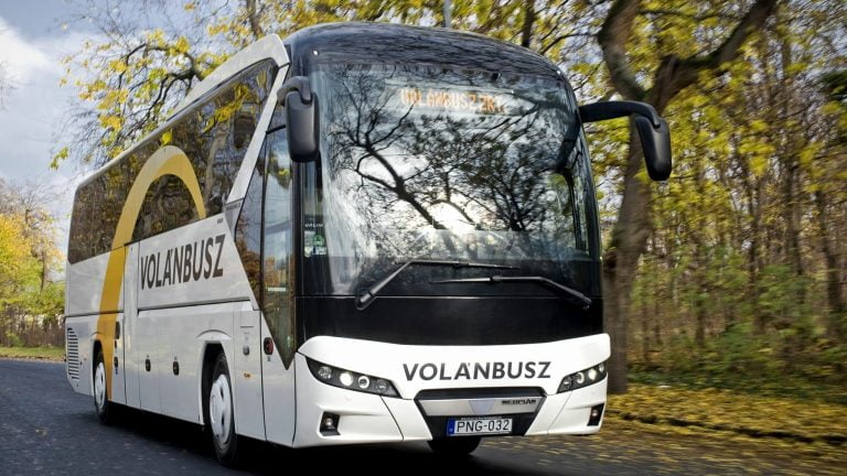 Hétfőtől tilos az első ajtós felszállás a Volánbusz járatain