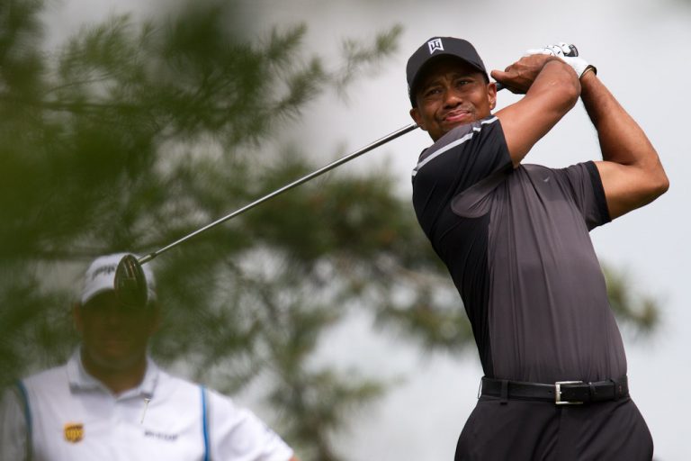 Tiger Woods meghatódott a golfozók tisztelgésén balesete után