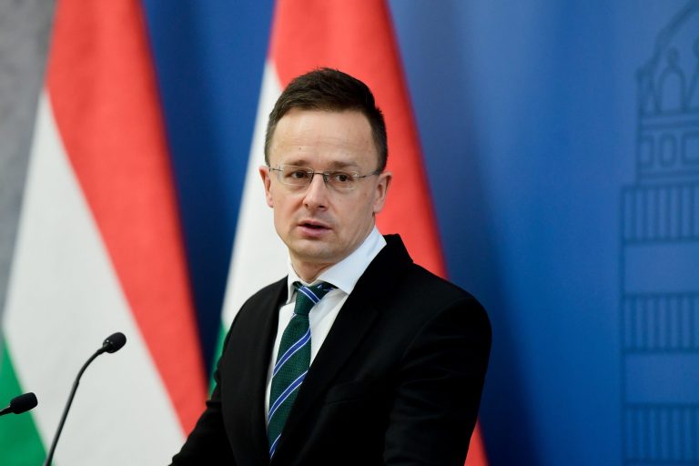 Szijjártó Péter igazságos vakcinaútlevelet szeretne