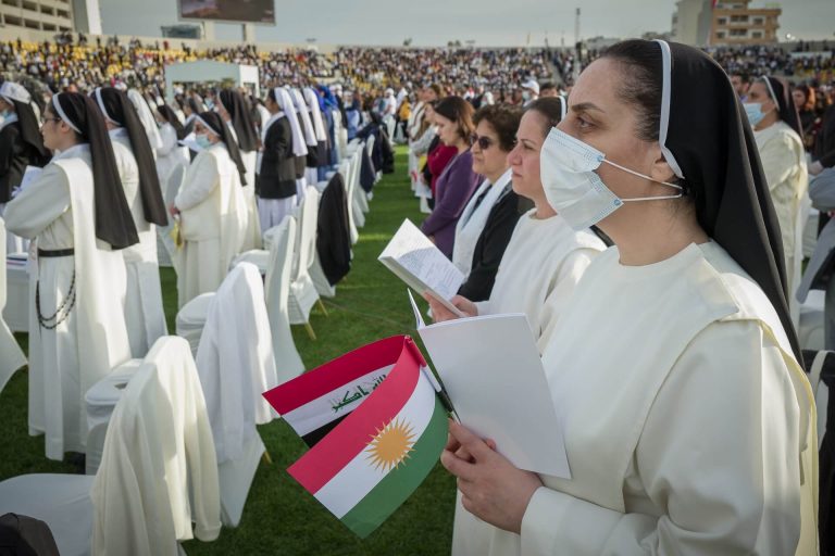 A meleg párok áldásának tiltása miatt elhagyja a katolikus egyházat egy argentín pap