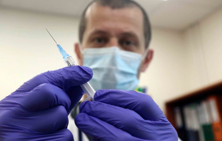 Injekciós tű nélkül beadható, egyszerűen tárolható vakcinákkal olthatnak év végén