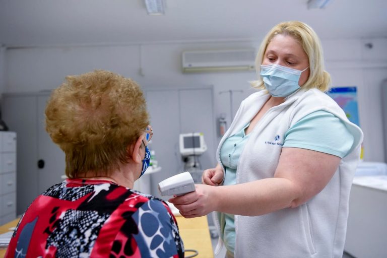 Itt vannak az új magyar járványügyi számok: már több mint 1000 ember van lélegeztetőgépen, 162 beteg elhunyt