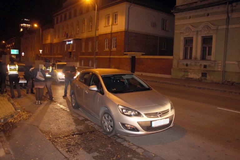 Lopott kulccsal raboltak ki autókat kecskeméti bűnözők