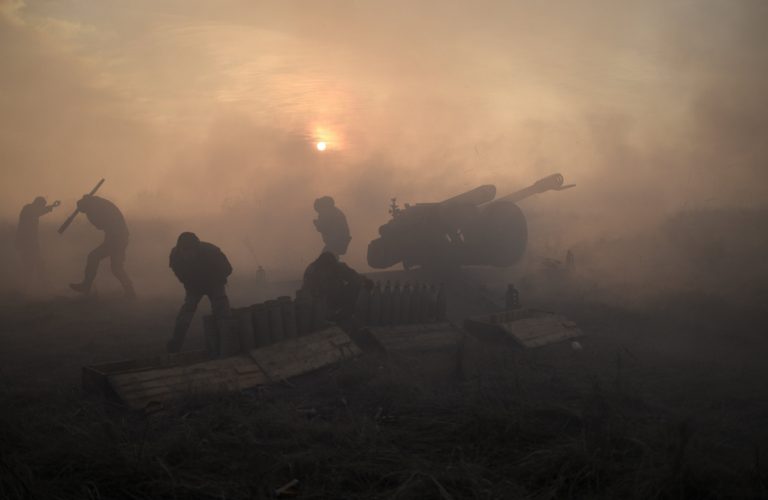 Robbantásos támadás történt Kelet-Ukrajnában, legalább négy katona életét vesztette
