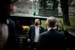 Orbán Viktor éjszakai műszakon járt, személyesen ellenőrizte a vakcinakiszállításokat