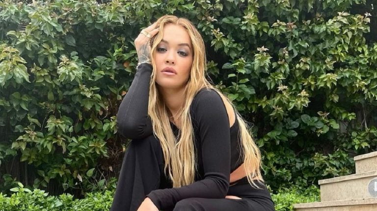 Ebben a szexi bikiniben töltötte a húsvétot Rita Ora, eszméletlenül jól néz ki