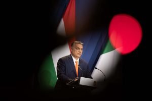 Orbán terve arra, hogy még többen regisztráljanak, a védettségi kártya lesz a kulcs?