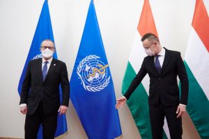 Szijjártó nagy vakcinabejelentése: 10 napon belül közel 1,5 millió vakcina érkezik Kínából és Oroszországból