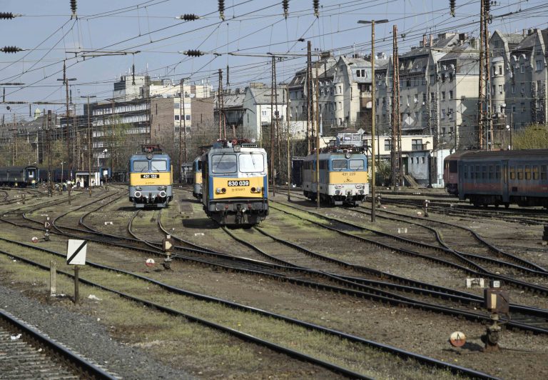 Eltérő menetrend szerint járnak a vonatok