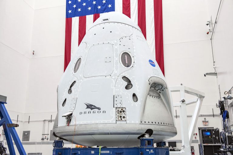 Űrszemét fenyegette a SpaceX Crew Dragon legénységét