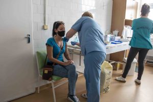 Epidemiológus: nyár elejére eljuthatunk a teljes nyitásig