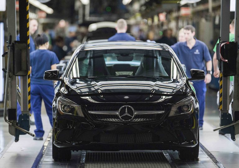 Tíz napra felfüggesztették a termelést a kecskeméti Mercedes-gyárban