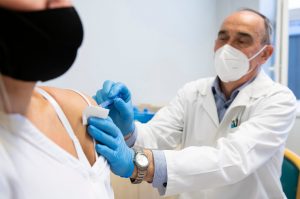 Új járványadatok érkeztek, 1900 alá zuhant az új fertőzöttek száma, 170-en hunytak el egy nap alatt