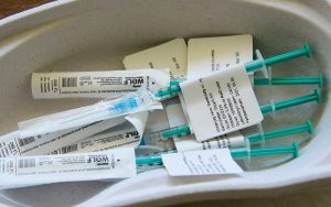 Egy igen komoly mennyiségű Pfizer-szállítmányt várnak szerdára Magyarországon