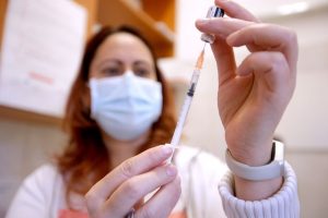 Kijöttek az új magyar adatok: 1290-en vannak lélegeztetőgépen, 206 új elhunyt és 6296 fertőzött