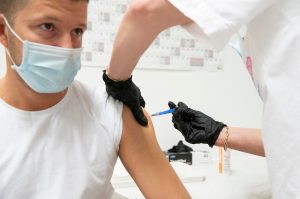 Beoltották a regisztráltak kétharmadát Magyarországon