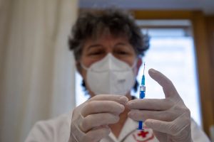 Megvan a 3 milliomodik beoltott, újabb jelentős oltási mérföldkő Magyarországon