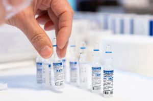 Érvénytelen TAJ-szám esetén is jár az oltás és a favipiravir