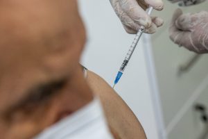 Gulyás: 99% -a teljesen védett azoknak, az eddigi statisztikák alapján, akik az oltást megkapták