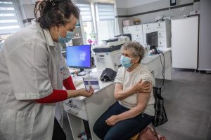 Friss járványadatok Magyarországról: 1117-en vannak lélegeztetőgépen, 241 új elhunyt