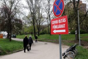 Szlávik szerint az embereknek nem kell ellenőrizgetniük az antitest szintjeiket