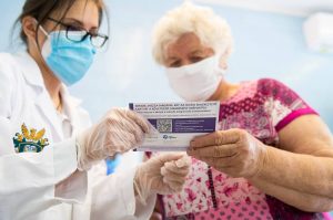 Szlávik sem zárja ki, hogy egy oltóanyagból többre lesz szükségünk, még mindig vannak kérdések