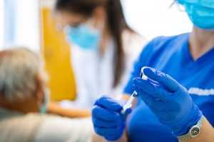 Friss adatok érkeztek: 188 új elhunyt, 6 ezer alá zuhant a kórházi betegek száma, 702-en vannak lélegeztetőgépen