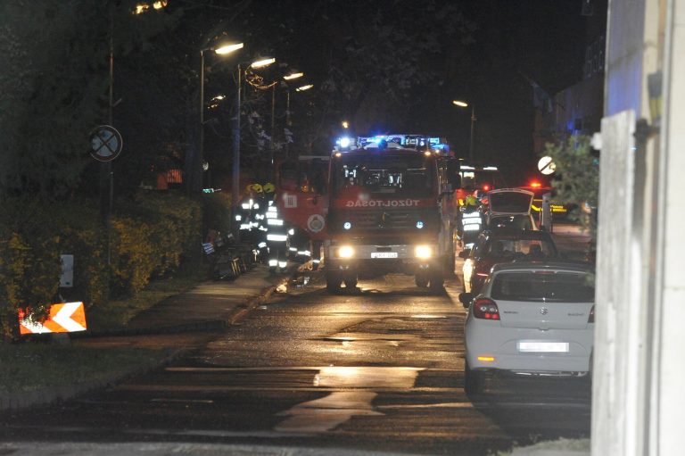 Nagy erőkkel vonultak ki a tűzoltók a Szent Margit Kórházhoz