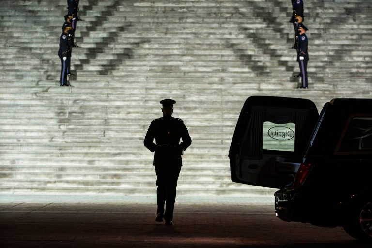 Az orvosszakértő szerint természetes halált halt a Capitolium ostromában elhunyt rendőr