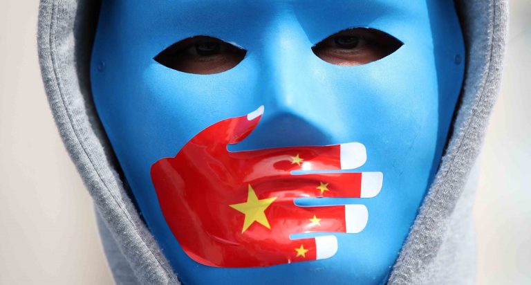 Népirtásellenes reklámokkal szórta tele a Facebookot a kínai kormány