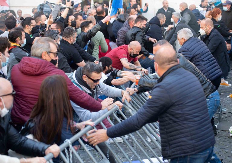 Ismét heves tüntetéseken csaptak össze az olasz vendéglátósok a rendőrökkel Olaszországban