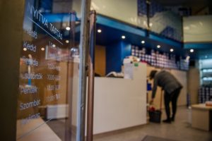 Kiderült, mikor dönt a magyar kormány az újabb nyitásokról