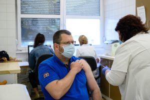 Gulyás reagált az Orvosi Kamara és a PDSZ felvetéseire