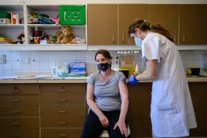 Kásler konkrét számokkal erősítette meg, mennyire jól halad a pedagógusok beoltása