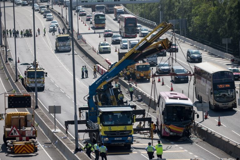 Busz és egy kamion ütközött, tizenegyen elhunytak