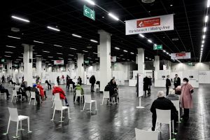 Elképesztő hiba miatt sóoldatot adtak egy német oltóponton, 200 embernek kérdéses az oltása