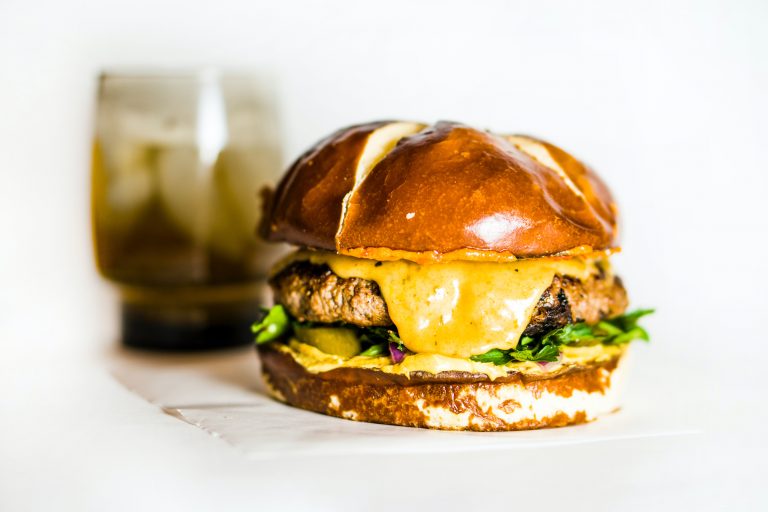 A Zing Burger ajándék hamburgerrel reagált az ebédelő mentősök feljelentésére