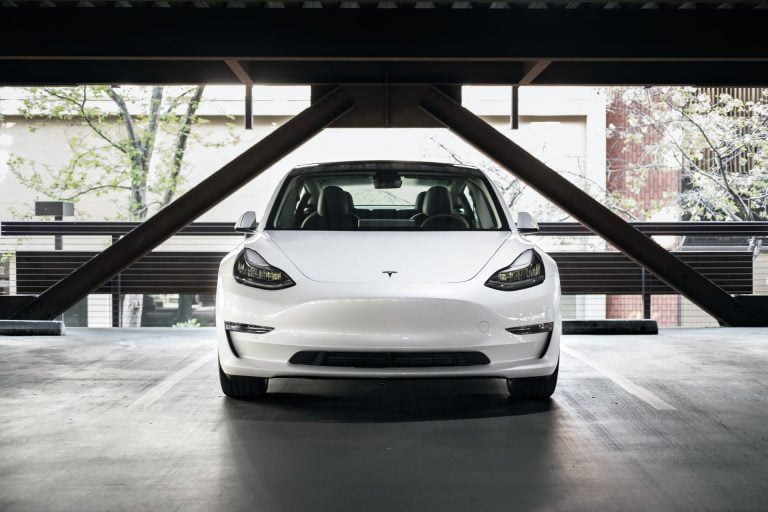 Ismét rekordokat döntött a Tesla