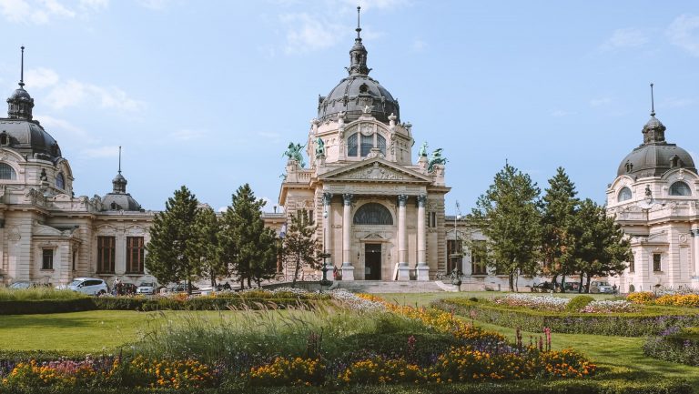 Hétfőtől újra elérhetőek a gyógykezelések a budapesti fürdőkben