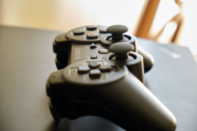 Belátta a hibáját a Sony, mégsem zárja be a PS3 és Vita online áruházait