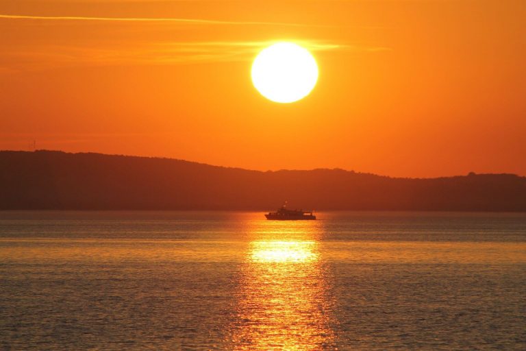 A Balatonnál közel 100 kilométer/órát meghaladó széllökésekre is számítani lehet