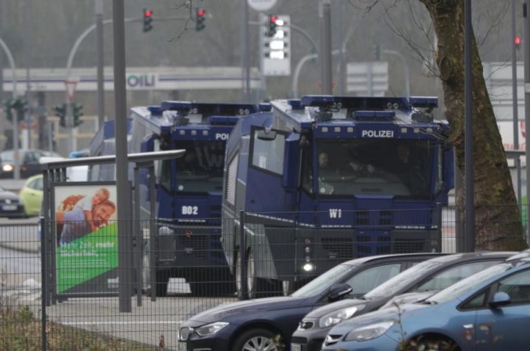 Betiltottak egy muszlim szervezetet Németországban, a gyanú szerint terrorizmust finanszírozhatott a csoport