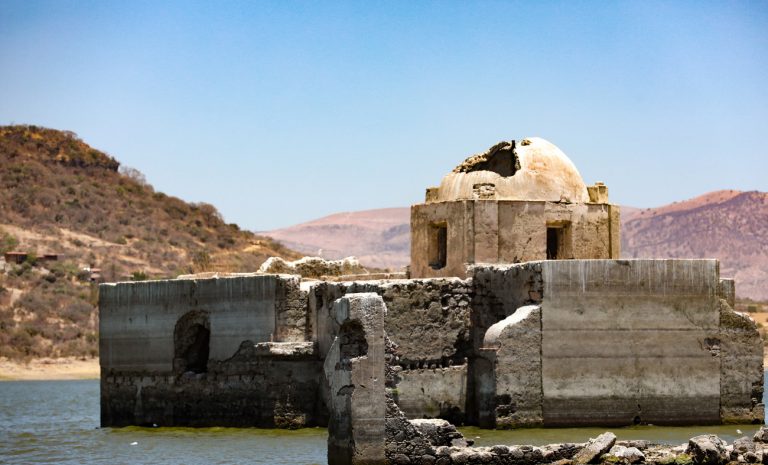 Négy évtized után bukkant fel a víz alól egy mexikói templom
