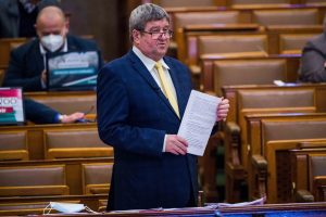 Nem támogatja a kormány a globális minimumadót