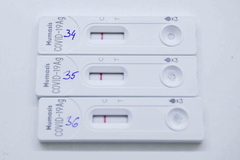 A világ leggyorsabb covid-antigéntesztje fél perc alatt mutatja az eredményeket