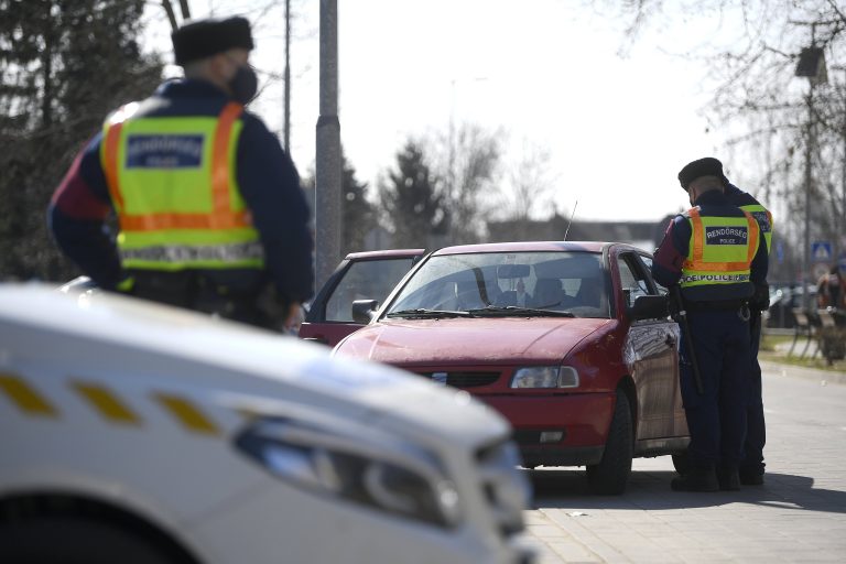 A rendőrök közúti ellenőrzést végeztek Sárpilisen, de erre ők sem számítottak