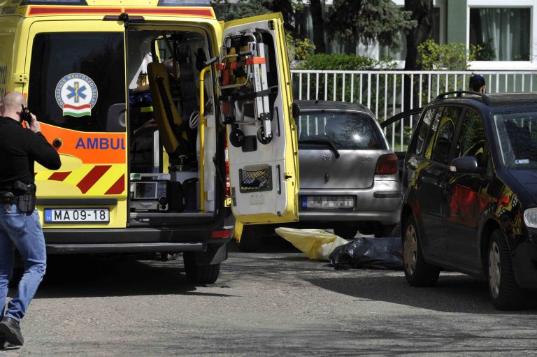 Segíteni szeretett volna a mentős, cserébe eltörte a kezét egy férfi