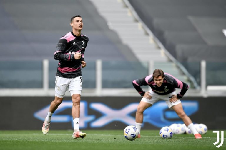 Bemutatták a Juventus új hazai mezét: egy jel Ronaldo maradására?