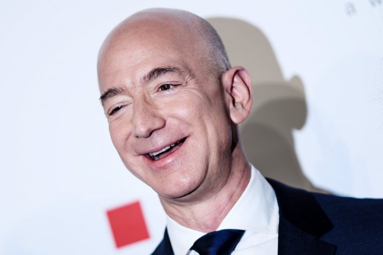 Jeff Bezos irigy lett Elon Musk SpaceX-es sikereire